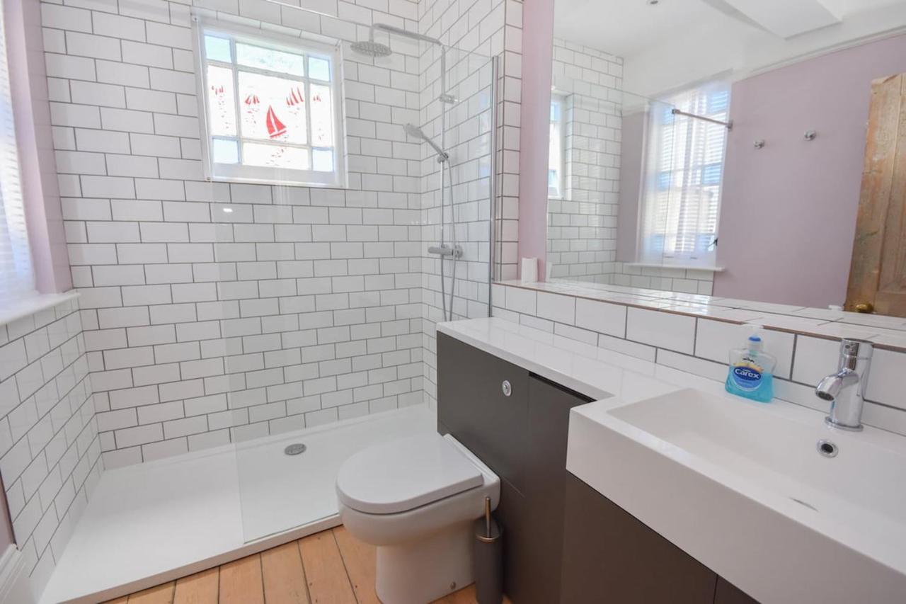 Arden Villa, Sleeps 8, Moments From The Golden Sandy Beach Of Ryde Ryde  Buitenkant foto