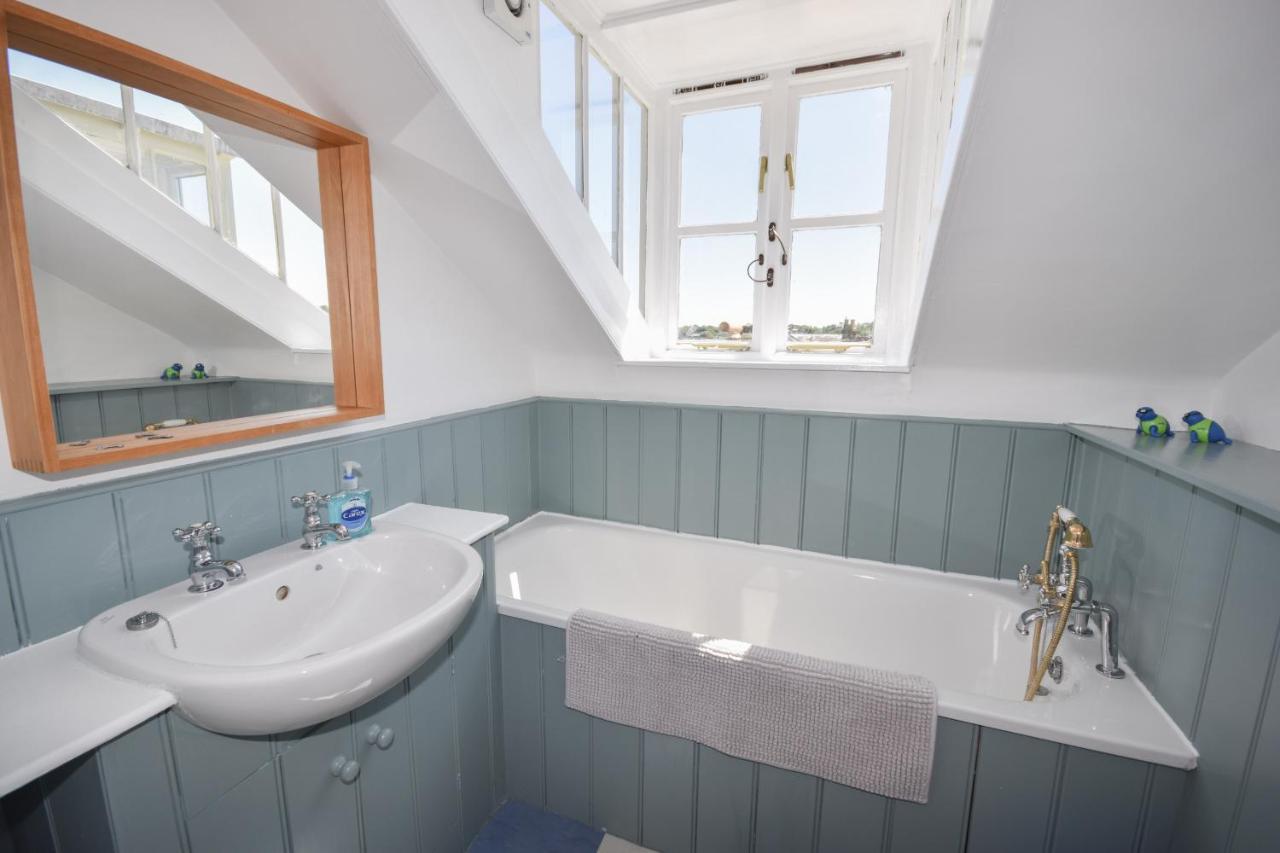 Arden Villa, Sleeps 8, Moments From The Golden Sandy Beach Of Ryde Ryde  Buitenkant foto