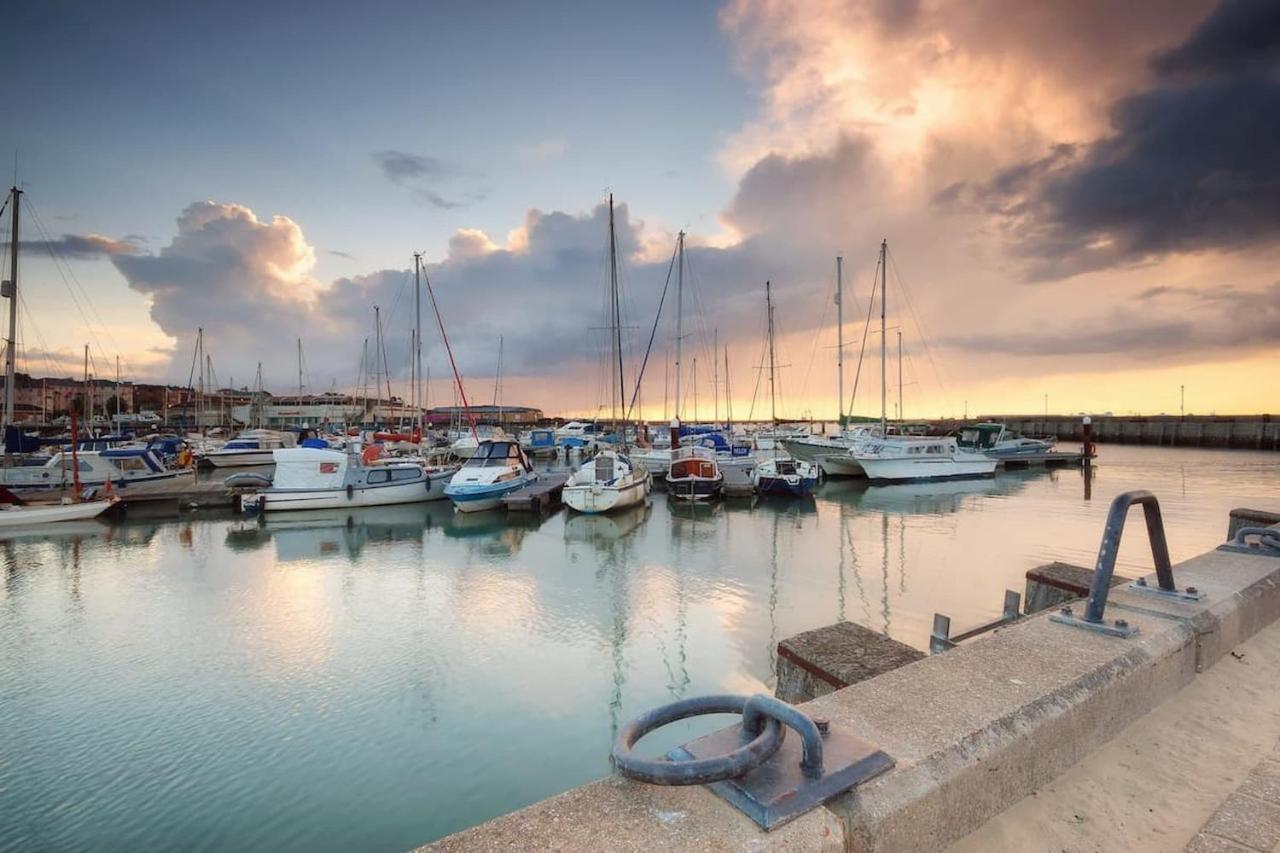 Arden Villa, Sleeps 8, Moments From The Golden Sandy Beach Of Ryde Ryde  Buitenkant foto