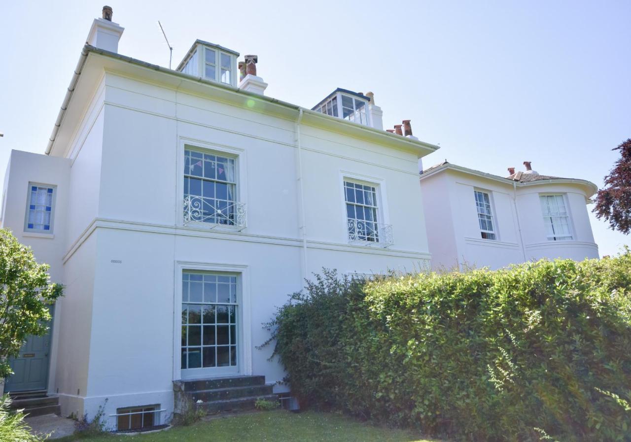 Arden Villa, Sleeps 8, Moments From The Golden Sandy Beach Of Ryde Ryde  Buitenkant foto